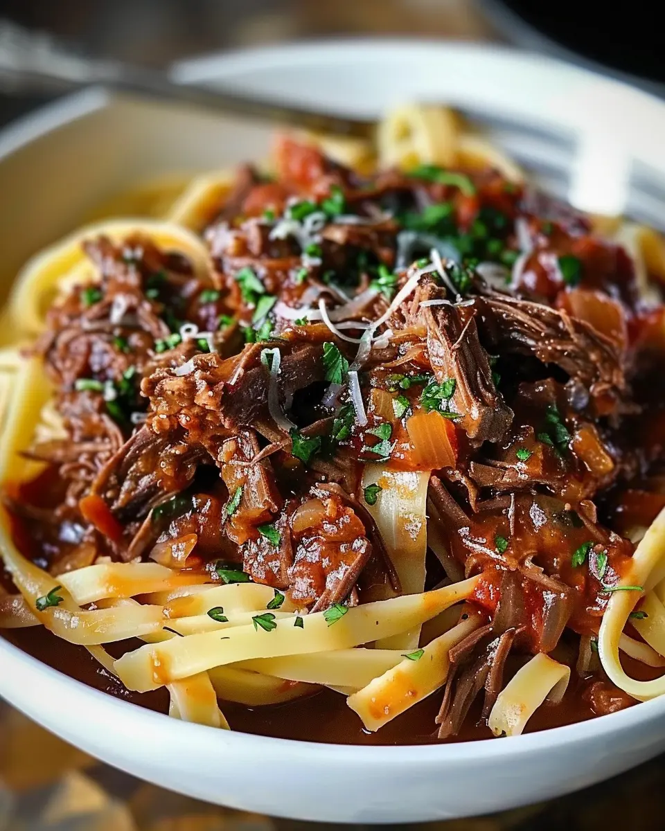Sunday Slow Cooker Beef Ragu Recipe: A Comforting Indulgence
